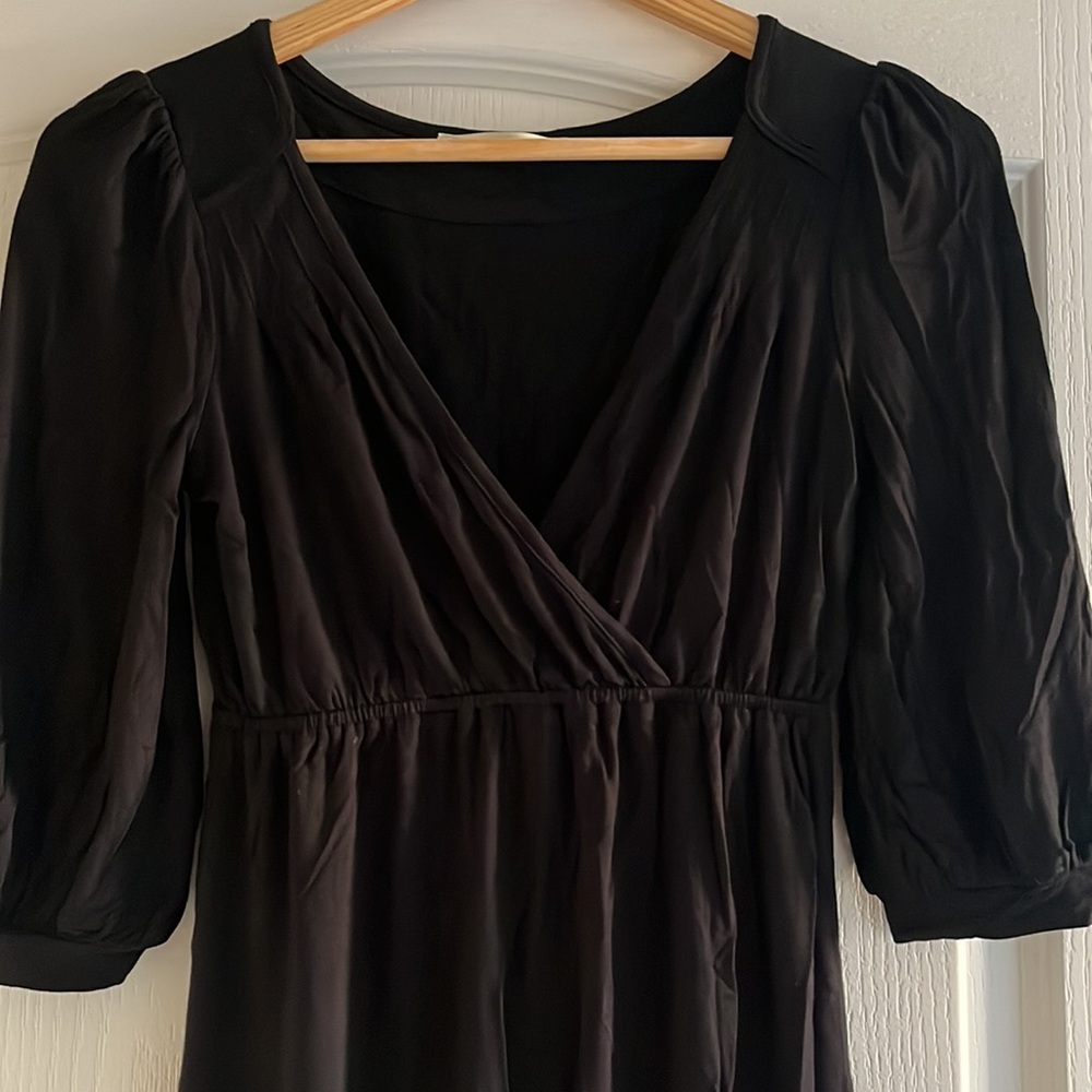 New! Small black dress, 3/4 sleeves, elastic material. Size XS. Brand: Smart Set